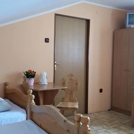 Δωμάτια σε οικογενειακή κατοικία Janosik Bustryk